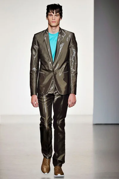 Look 12